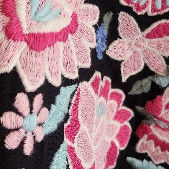 GORGEOUS BOSTON PROPER EMBROIDERED BALLOON SLEEVE V NECK BLOUSE - LIKE NEW - Picture 5 of 5